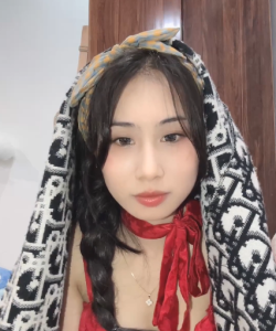 Đào Thùy Linh clip xé túi mù cho anh em tối cổ