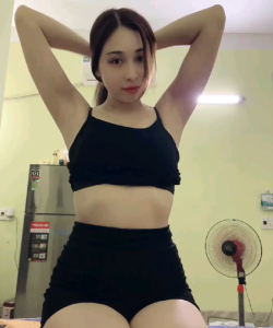 Gái xinh lần đầu live nhưng không bỡ ngỡ lột bằng sạch nha
