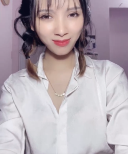 Cô giáo Ngọc Thảo lần đầu LIVE nên còn nhiều e ấp