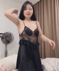 Tiktoker Hường Hêu hít bóng cười ngáo ngáo tụt cả xu chiêng