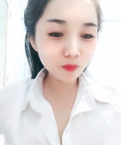 Tiktoker Miu Xinh mới đi làm về cởi đồ uốn dẻo tiện LIVE cho các anh ngắm